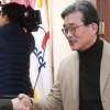 [서울포토]예비후보들과 인사 나누는 이한구 공천관리위원장