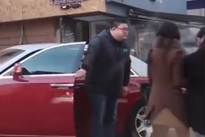 현기증남 김형욱, 고급 승용차로 여성 번호따기 도전