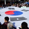 [서울포토] 서울 종로에 등장한 대형 태극기