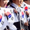 [서울포토] 태극기를 들고 노래하는 어린이들