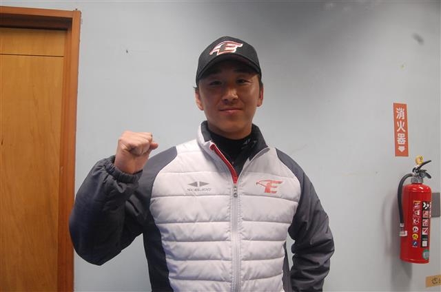 정우람이 지난달 26일 일본 오키나와현 아야세 고친다 구장에서 각오를 밝히고 있다.