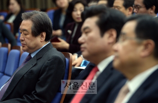 [서울포토] 생각에 잠긴 김무성 대표