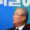 [서울포토] ‘국민과 더불어’ 생각에 잠긴 김종인 대표