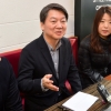[서울포토] 안철수 국민의당 상임공동대표, 직장인들과 대화
