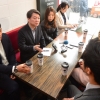 [서울포토] 안철수 국민의당 상임공동대표, 직장인들과 대화