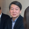 [서울포토] 안철수 국민의당 상임공동대표, 직장인들과 대화