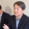 [서울포토] 안철수 국민의당 상임공동대표, 직장인들과 대화