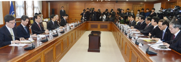 [서울포토] 황교안 총리 주재 공면선거 관계장관회의