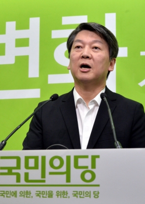 [서울포토] 국민의당 안철수 공동대표, 야권 연대 관련 기자회견