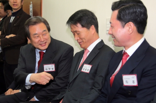 [서울포토] 공천 면접 기다리는 새누리당 김무성 대표