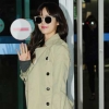 성유리, 트렌치 코트와 선글라스로 공항패션 완성