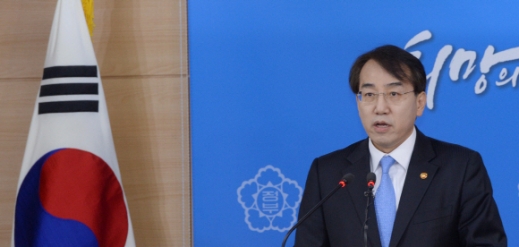 [서울포토] 독자적 대북 제재조치 발표하는 정부