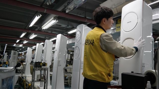 스마트 에어컨 ‘Q9500’ 생산 후끈