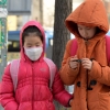 [서울포토] 꽃샘추위에 ‘춥다 추워~’