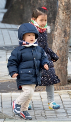 [서울포토] 꽃샘추위에 ‘춥다 추워~’