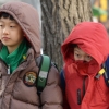 [서울포토] 꽃샘추위에 ‘춥다 추워~’
