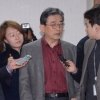 [서울포토]새누리당 이한구 공천관리위원장, 여의도 당사로 출근