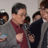 [서울포토]새누리당 이한구 공천관리위원장, 여의도 당사로 출근