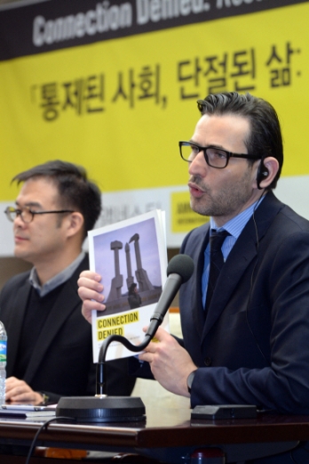 “北에서는 휴대전화도 맘대로 못 써”