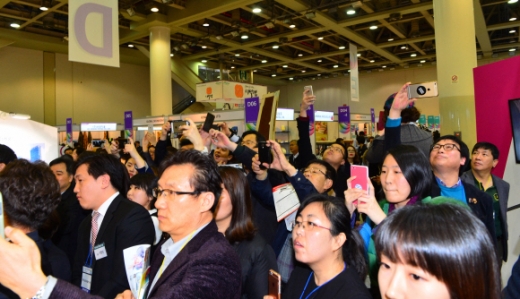 [서울포토] 대통령 보려 몰려든 시민들