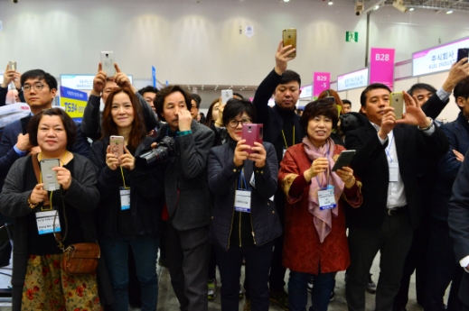 [서울포토] 대통령 보려 몰려든 시민들