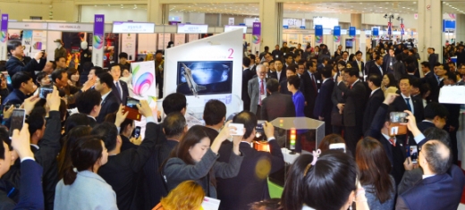 [서울포토] 대통령 보려 몰려든 시민들