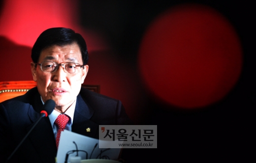 [서울포토] 원내대책회의 참석한 황진하 사무총장