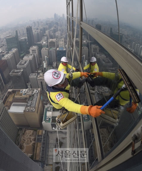 [서울포토] ‘묶은 때를 벗겨내자’