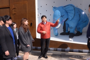 최창식 중구청장, 대학생들과 돌아본 ‘문화 골목길’