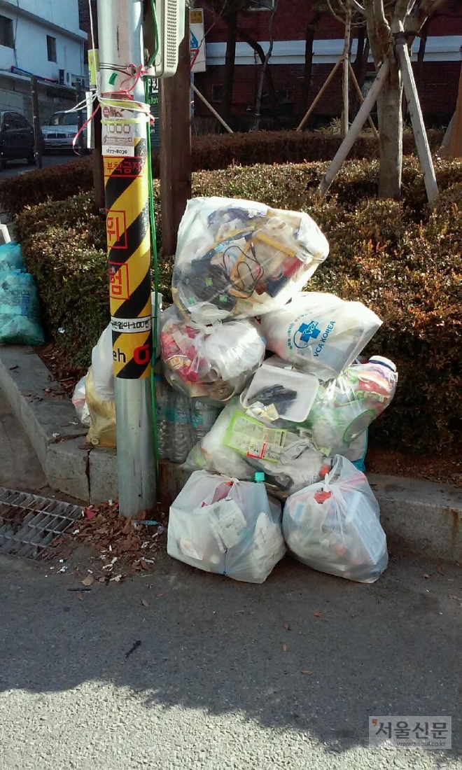 서울 광진구 구의2동 쓰레기 상습 투기지역 개선 전 모습. 광진구 제공 
