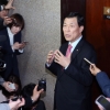 [서울포토] 새누리 비공개 최고위 결과 브리핑하는 황진하 사무총장