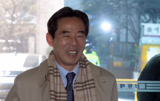 [서울포토] 홍창선 더불어민주당 공천관리위원장, 여의도 당사 출근