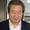 [서울포토]집무실 나오는 김무성 새누리당 대표