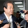 [서울포토]집무실 나오는 김무성 새누리당 대표
