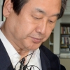 [서울포토]집무실 나오는 김무성 새누리당 대표