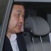 [서울포토]집무실 나오는 김무성 새누리당 대표