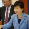 [서울포토] 박근혜 대통령, 지능정보사회 민관합동 간담회 참석