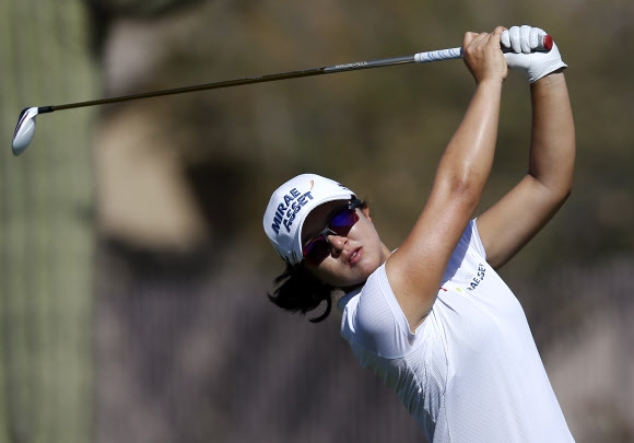 지난해 미국여자프로골프(LPGA) 투어 신인왕 김세영(23·미래에셋)이 폭풍타를 앞세워 2016 시즌 첫 우승컵을 들어올렸다. 연합뉴스
