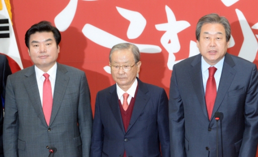 [서울포토] 새누리당 최고위원회의 참석한 강봉균 선대위원장