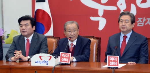 [서울포토] 강봉균 선대위원장, 새누리당 최고위원회 참석