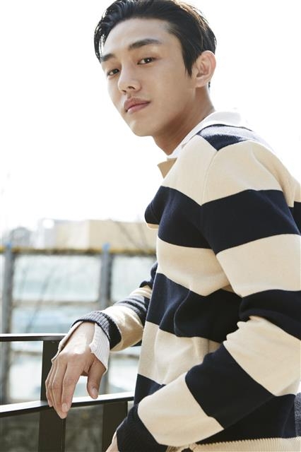 연기뿐만 아니라 다양한 분야의 창작 활동에 참여하고 있는 유아인은 “배우로서 인물을 창조하고 작품을 만드는 데 이바지하기도 하지만 제가 해석하고 포착한 세상을 제 방식으로 재창조하고 표현하려고 한다”면서 “그게 옷, 그림, 프로젝트가 될 수도 있는데 연기도 그중 하나”라고 말했다. UAA 제공