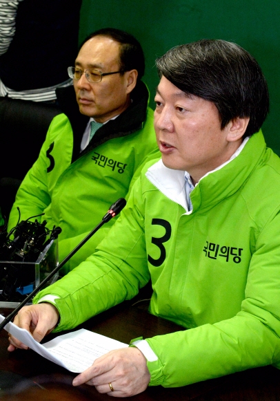 안철수 국민의당 대표가 28일 서울 마포구 당사에서 열린 선거대책위원회의에서 발언을 하고 있다.  박지환기자 popocar@seoul.co.kr