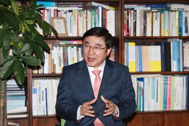 이동진 서울 도봉구청장이 강북 지역에 대한 사회간접자본 투자가 더 이뤄져야 한다고 강조하고 있다. 도봉구 제공