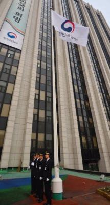 [서울포토] 새 정부기 게양식