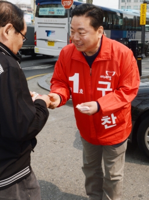 [서울포토]구상찬 새누리당 후보, 지지 호소