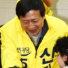 [서울포토]신기남 민주당 후보, 지지 호소