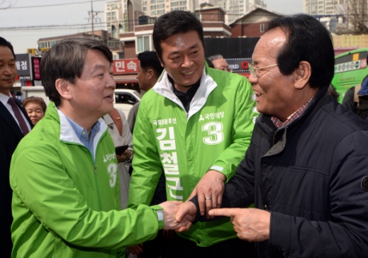 [서울포토] 안철수 “기호 3번 찍어주십시오”