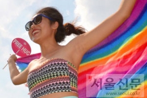 17년된 ‘퀴어 축제’ 논란 재점화? “동성애자 축제 안돼” VS “성 소수자도 표현의 자유 누려야”