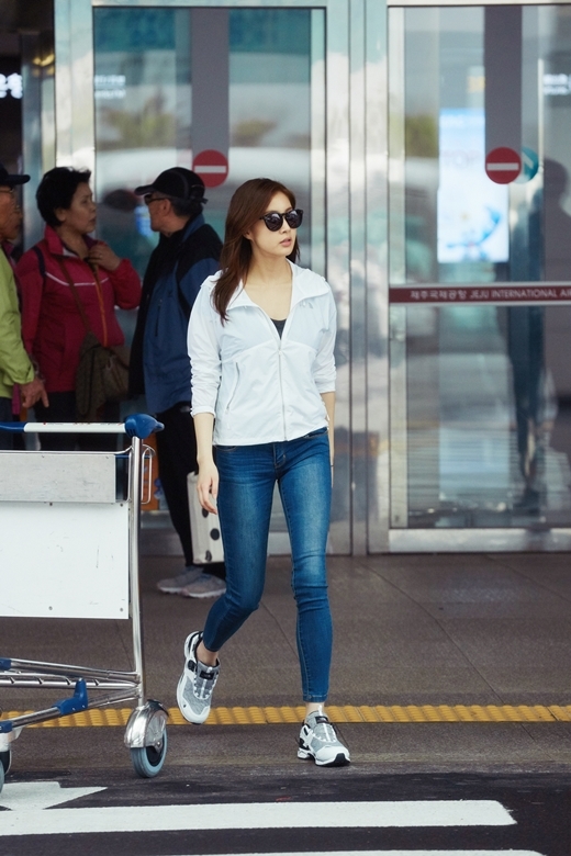 강소라 공항패션