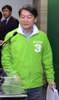 [서울포토]국민의당 안철수 공동 상임대표, 기자회견